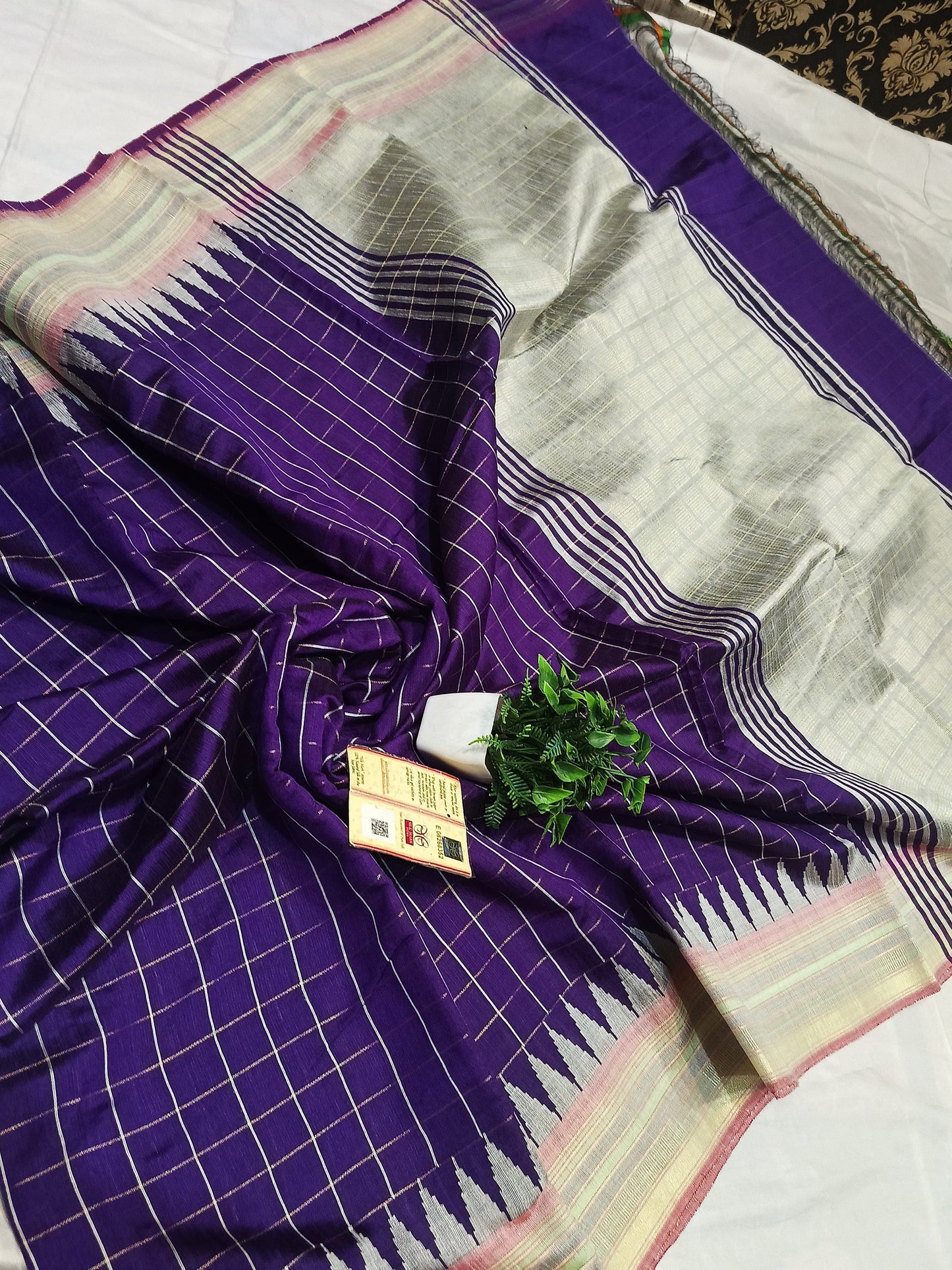 RAW SILK SAREE WITH CONTRAST BLOUSE