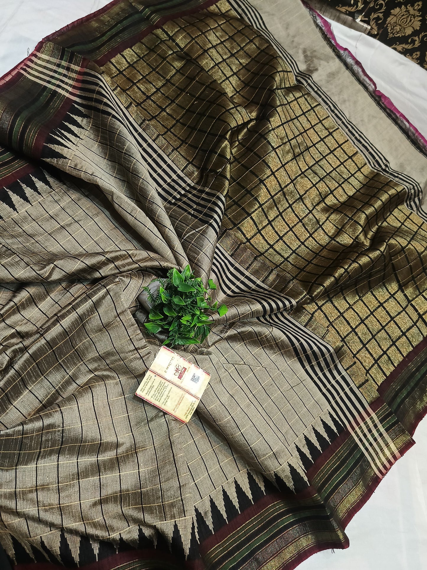 RAW SILK SAREE WITH CONTRAST BLOUSE