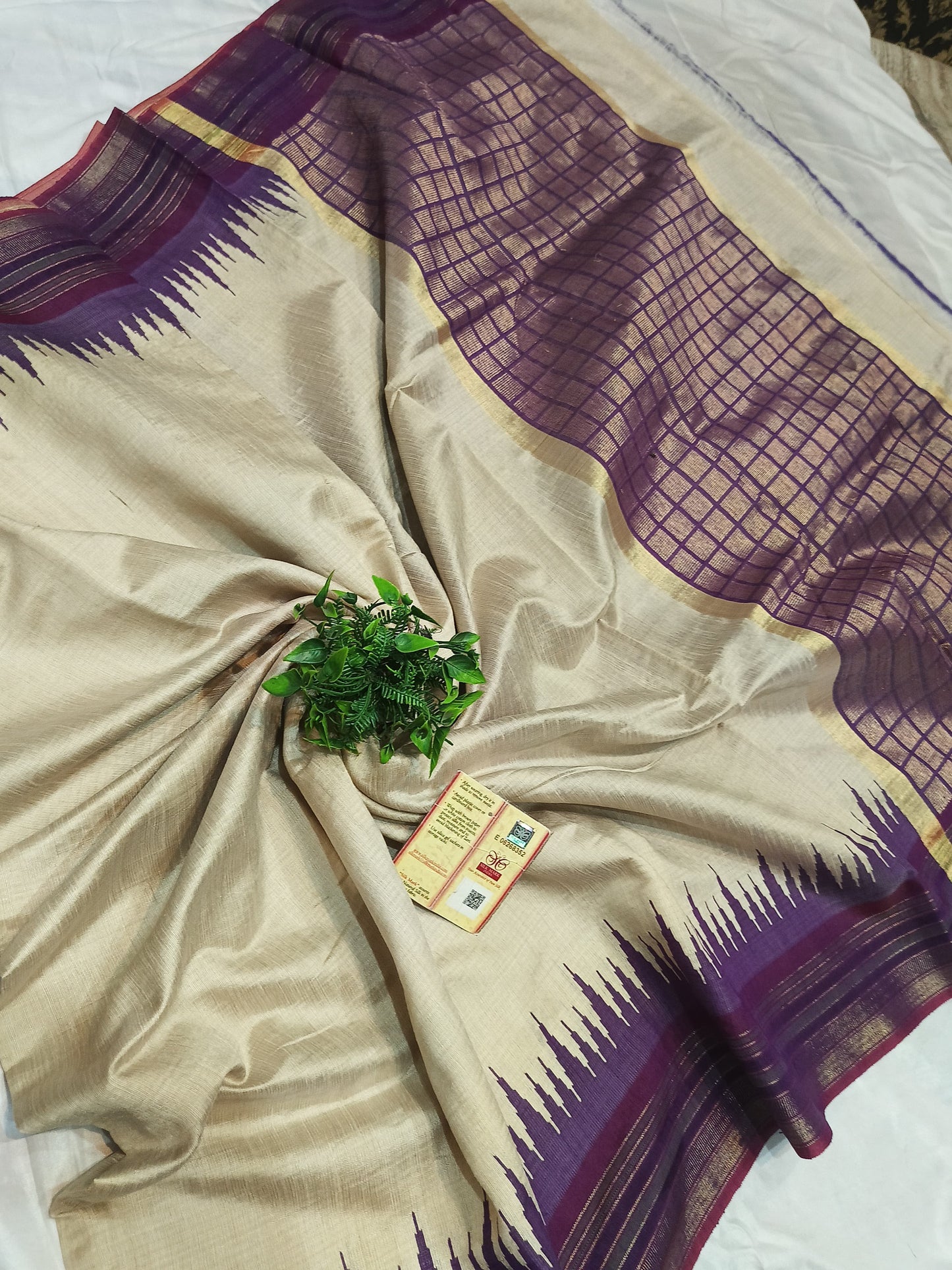 PURE RAW SILK BOTH SIDE TEMPLE BORDER SAREE WITH CONTRAST PALLU BLOUSE